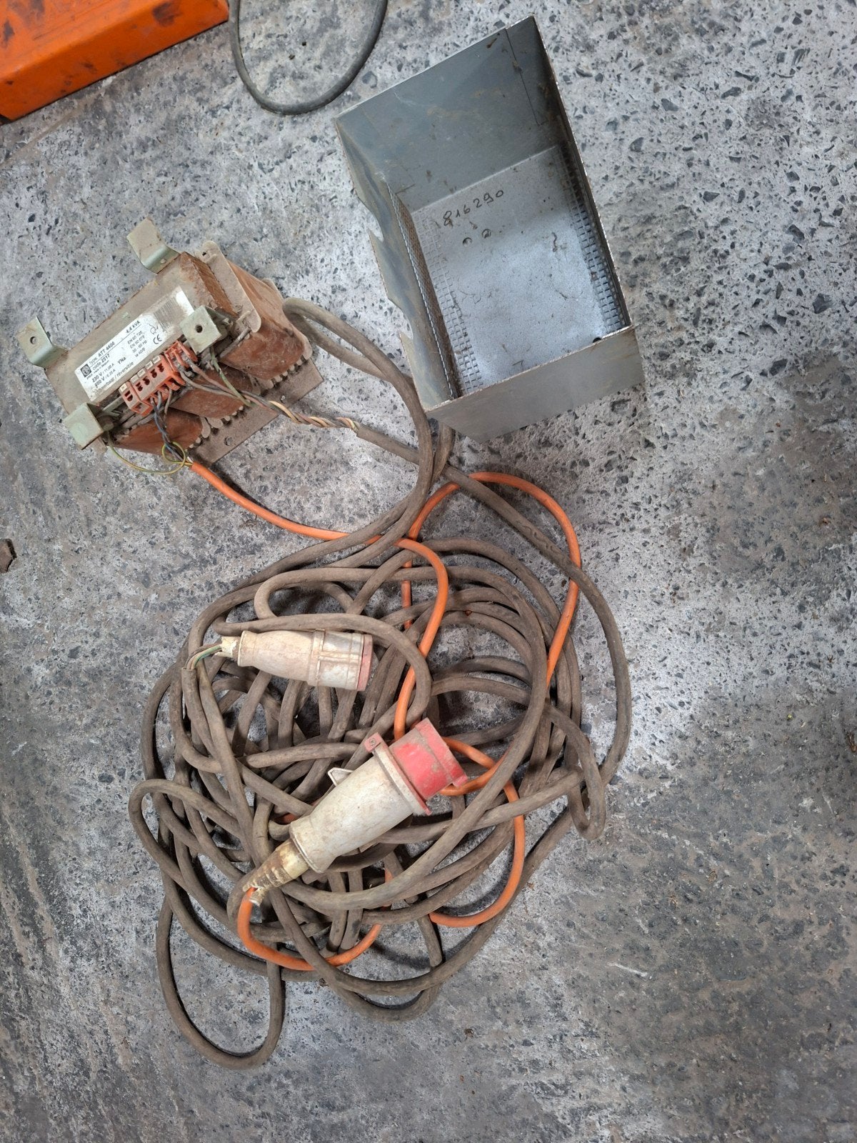 Transfo 230 en 400 triphasé 4.4 kva et sa rallonge de 20m, Enlèvement