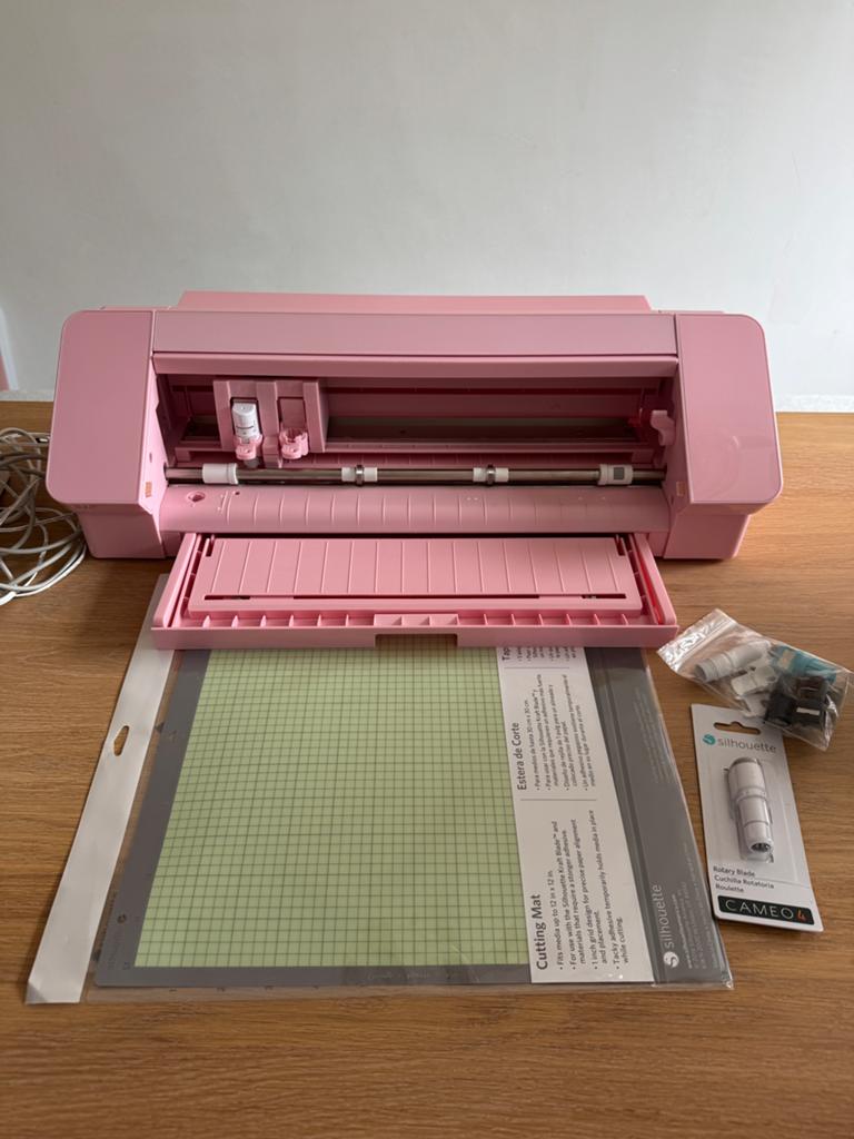 Silhouette Cameo 4 roze incl toebehoren, Hobby & Loisirs créatifs, Bricolage, Enlèvement, Comme neuf, Rose, Silhouette