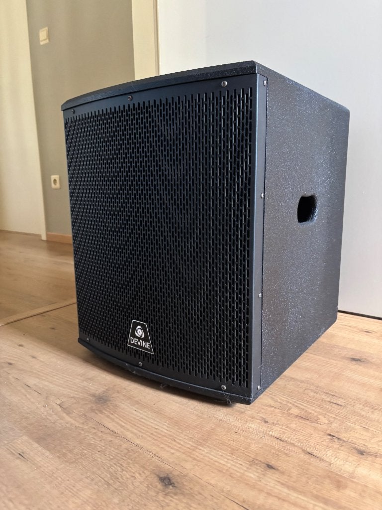 Devine Onyx 12SA sub in nieuwstaat, Audio, Tv en Foto, Subwoofer, Zo goed als nieuw, Ophalen, 150 watt of meer