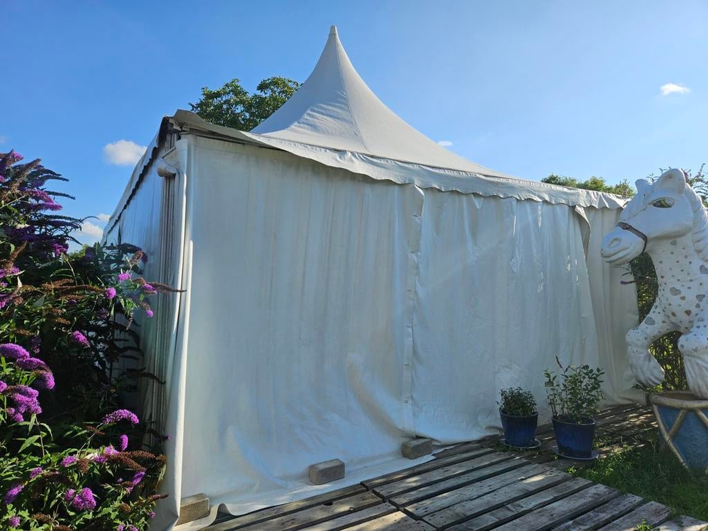 2pegode tenten 5x5m per tent, Ophalen