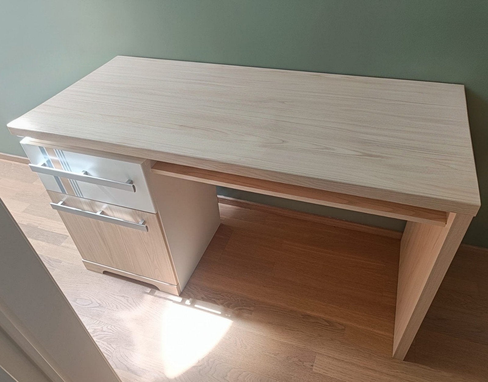 bureau universeel, 135 cm, Enlèvement, 60 cm, Panneau de particules ou MDF
