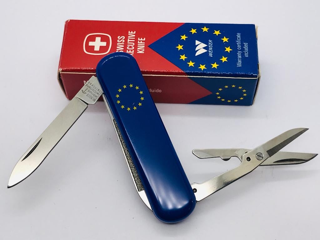 WENGER EUROPEAN SERIES 65mm Swiss army Discontinued NIB, Caravanes & Camping, Outils de camping, Enlèvement ou Envoi, Neuf