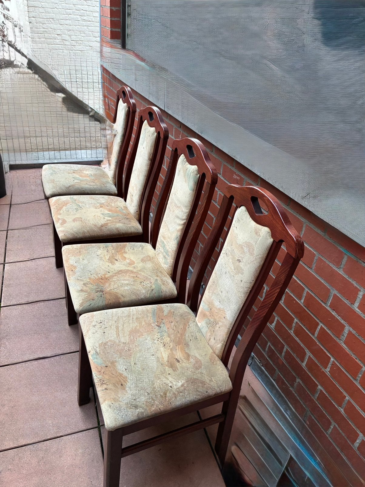 Eetkamer stoelen, Ophalen