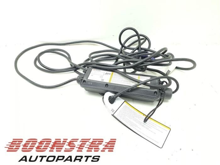 Câble de recharge électrique d'un Mitsubishi Outlander, -, 3 mois de garantie, Utilisé, Mitsubishi
