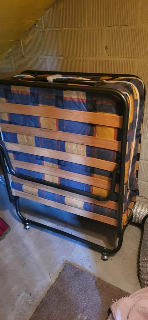 Veldbed met matras, Enlèvement, Comme neuf
