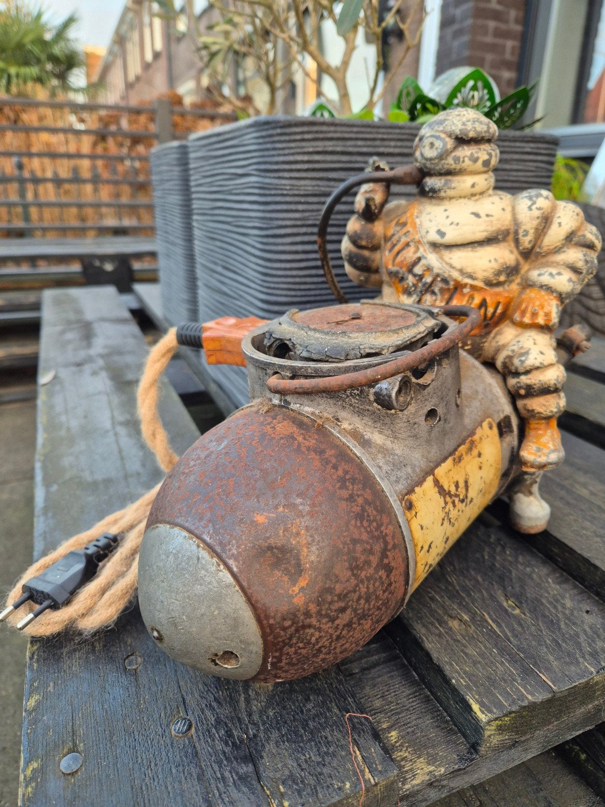 originele antieke michelin bibendum compressor, Ophalen