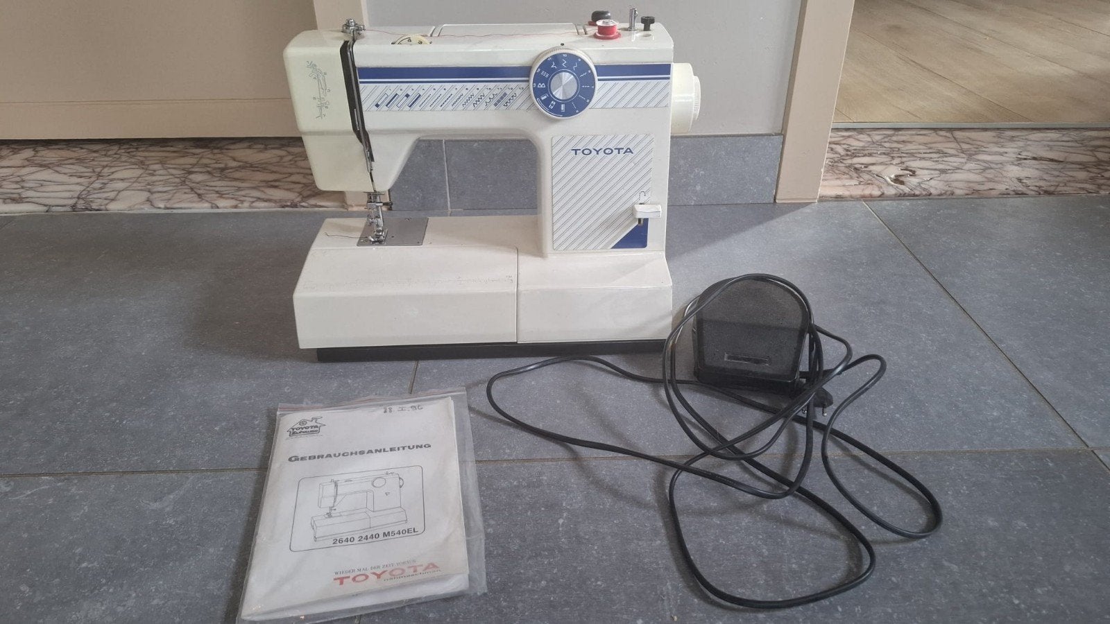 naaimachine Toyota, Hobby en Vrije tijd, Ophalen, Zo goed als nieuw, Naaimachine, Overige merken