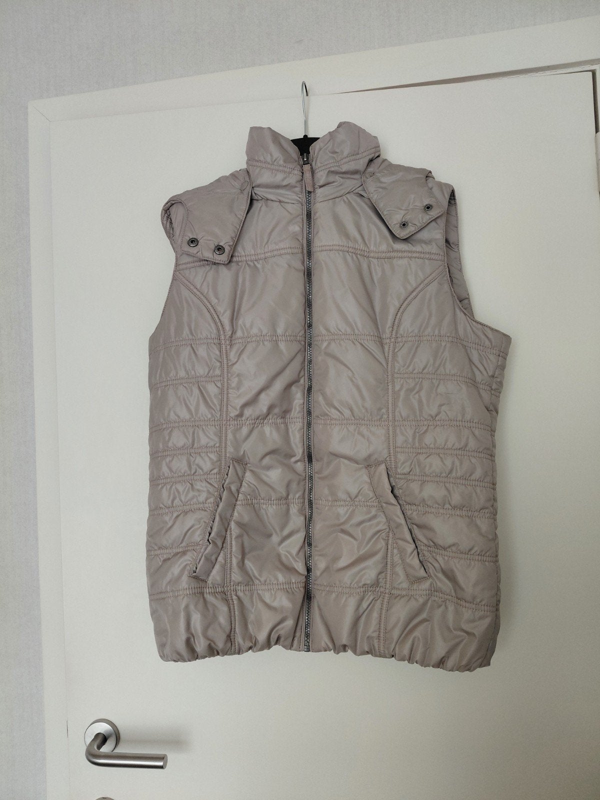 Bodyverwarmer maat 44 nieuw, Vêtements | Femmes, Blousons sans Manches, Enlèvement ou Envoi, Taille 42/44 (L)