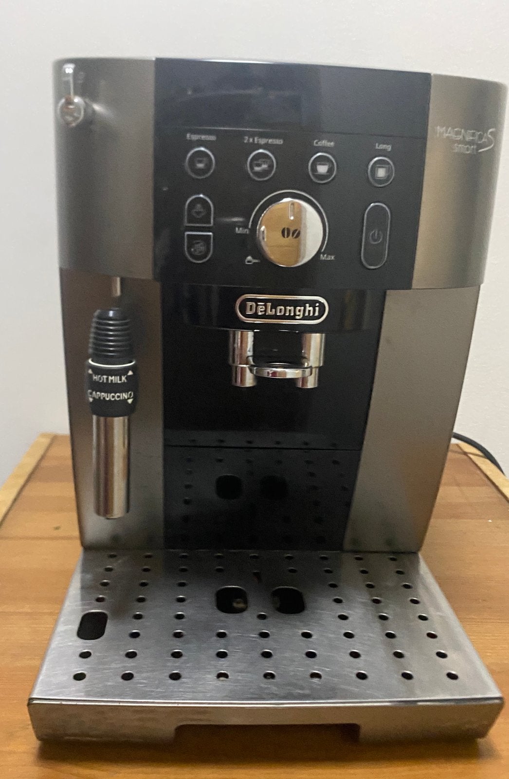 delonghi magnificas smart, Réservoir d'eau amovible, 2 à 4 tasses, Café moulu, Comme neuf