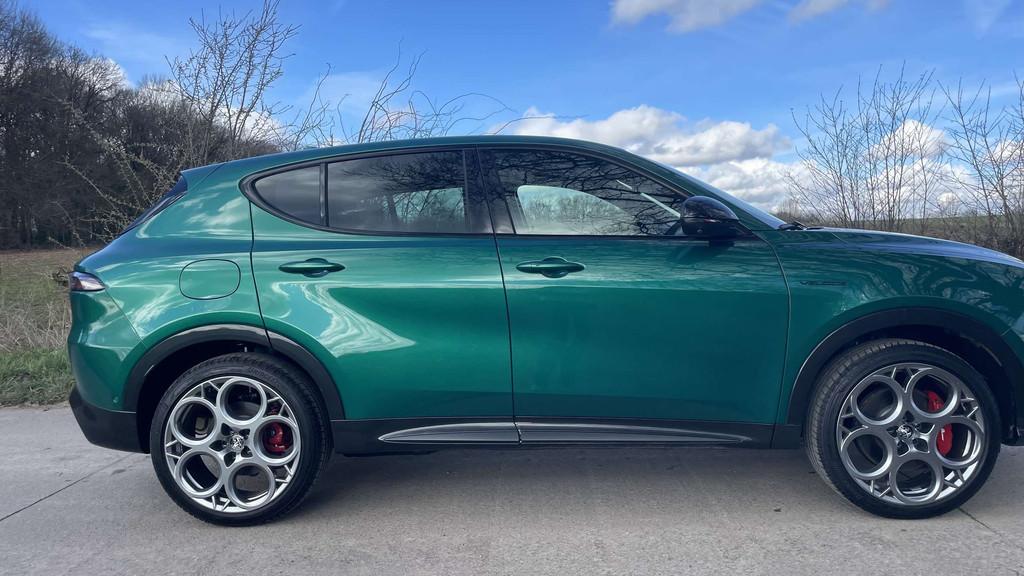 Alfa Romeo Tonale Tonale PHEV 1.3 Q4 Veloce (206 kW)Neuve Ha, Auto's, Alfa Romeo, Automaat, Zwart, 4 cilinders, Leder