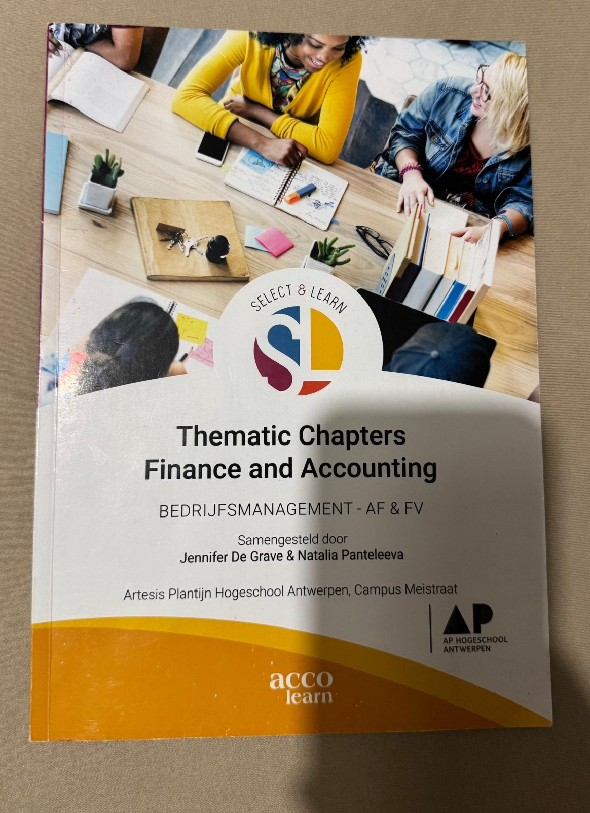 Thematic chapters Finance and Accounting, Boeken, Ophalen, Zo goed als nieuw
