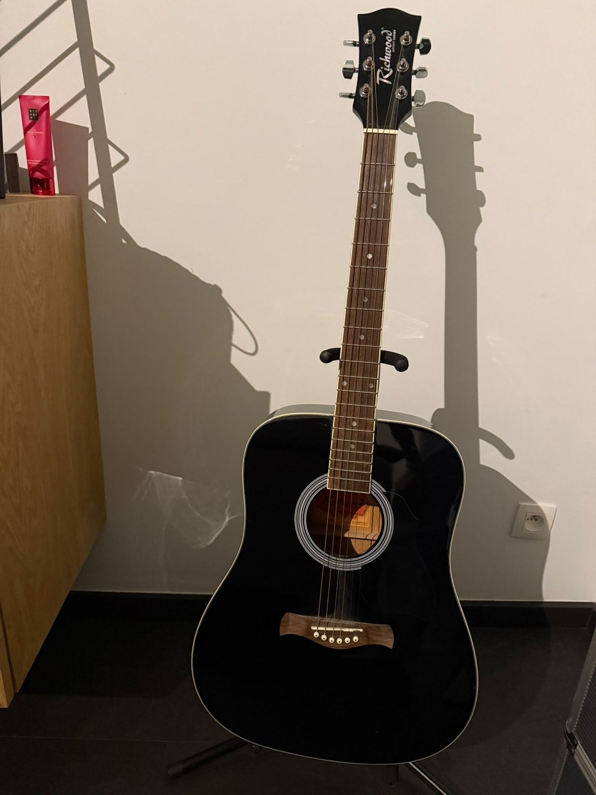 Zwarte Richwood akoestische gitaar – zeer goede staat, Ophalen, Zo goed als nieuw, Western- of Steelstringgitaar