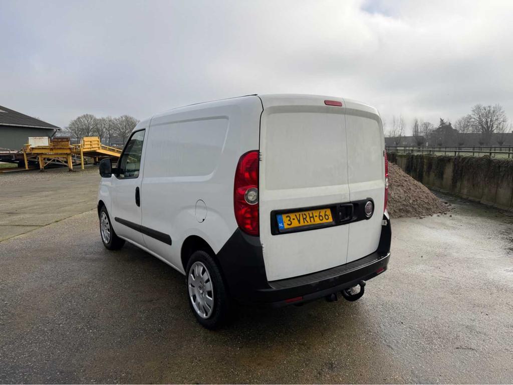Véhicule commercial cargo Doblò Fiat GNC 2011, Autos, Euro 5, Entreprise, Boîte manuelle, Occasion