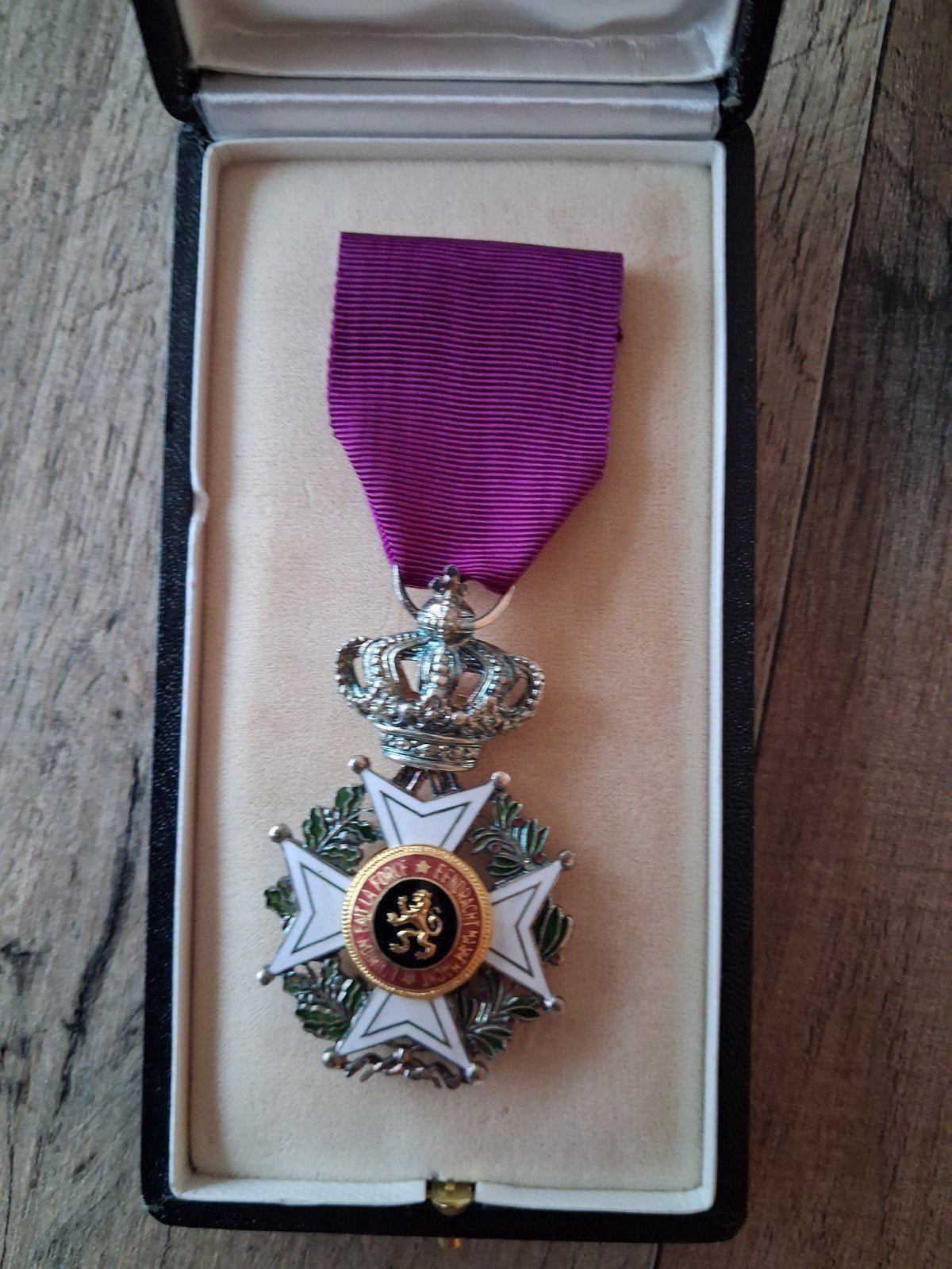 Medaille : Ridder in de leopoldsorde, Verzenden