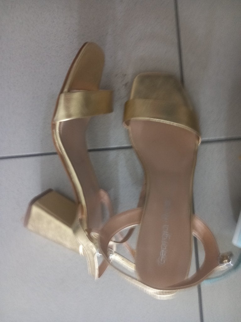 Sandalen goudkleur 42, Kleding | Dames, Schoenen, ANDERE, Overige kleuren, Nieuw, Sandalen of Muiltjes