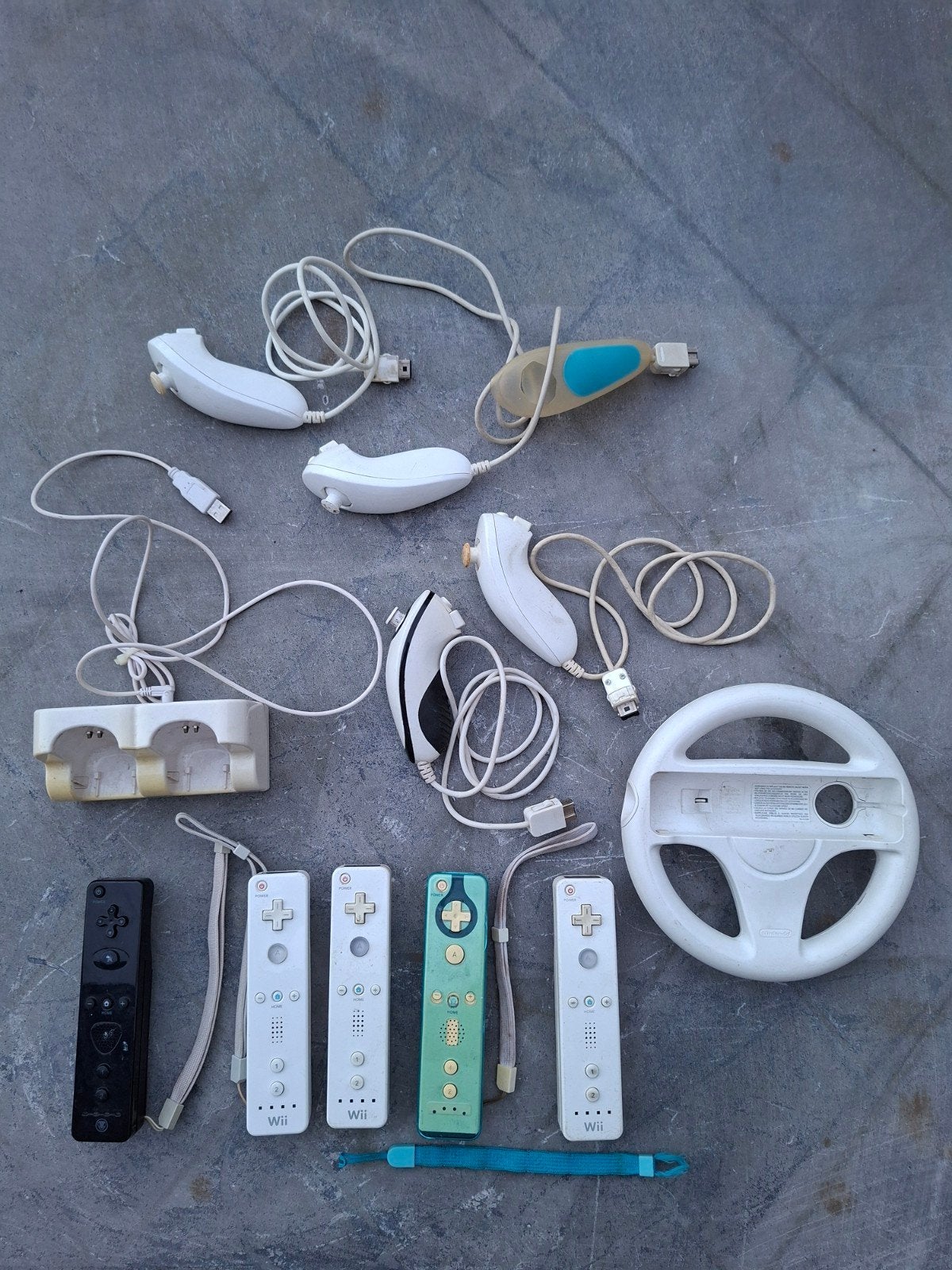 vente à l'unité.  controllers wii. pas de lot. Rdv sur bruxe, Consoles de jeu & Jeux vidéo, Enlèvement ou Envoi