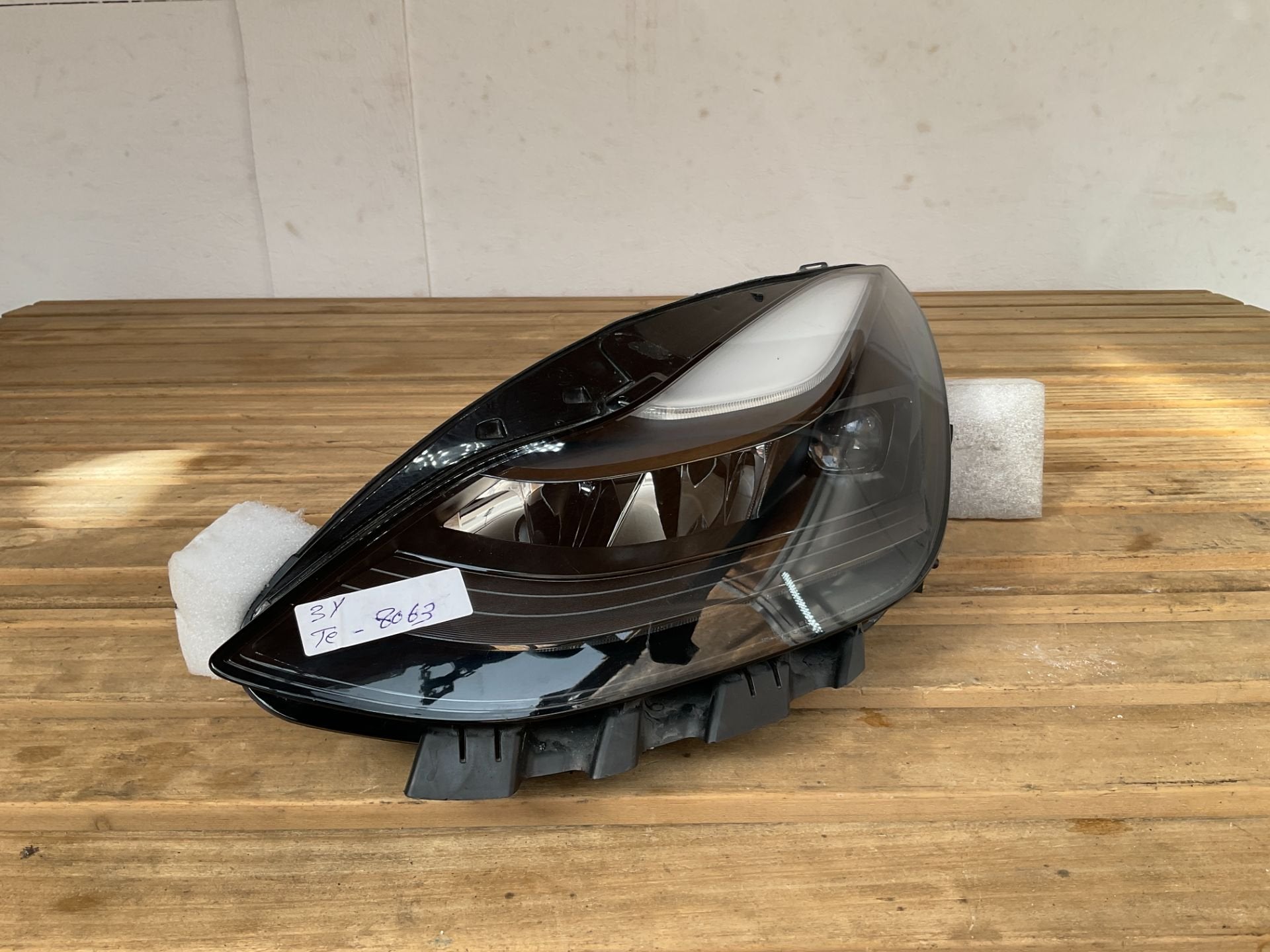 Koplamp Tesla Model 3 / Model Y 2021 LH 151495200D b6-8063, Autos : Pièces & Accessoires, Tesla, Inc., Utilisé, Info@tesla.com