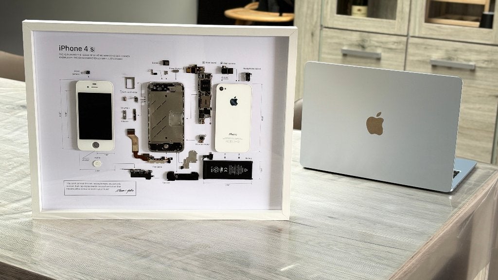 Handgemaakt iPhone 4S wandkader uniek design, Télécoms, Enlèvement ou Envoi, Neuf, Blanc, IPhone 4S