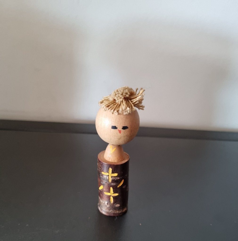 Kokeshi drôle, Antiquités & Art, Art | Art non-occidental, Fait main, Japon, Bois, Poupée