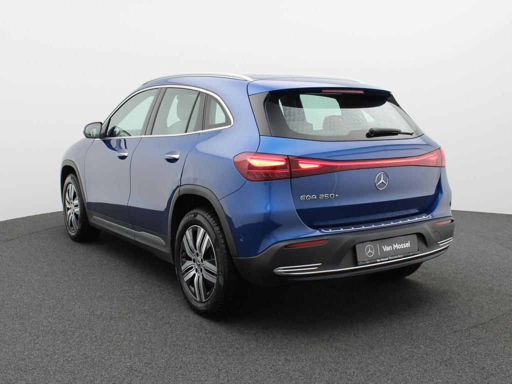 Mercedes-Benz EQA 250+ Luxury Line + LEDER + PANORAMISCH DAK, Stof, Gebruikt, 547 km, Blauw