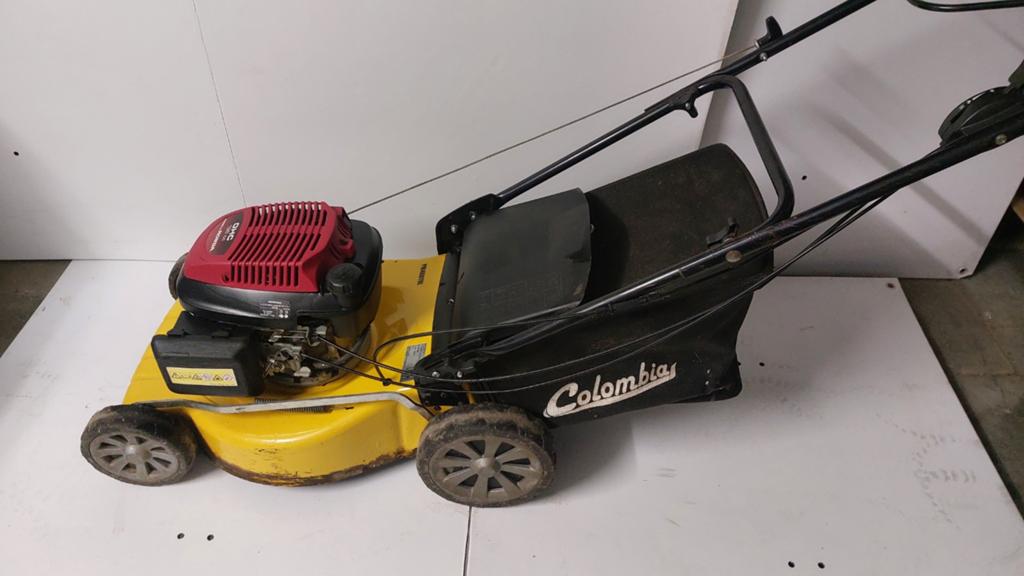 Tondeuse a gazon marque colombia Honda 135 CC ., Enlèvement