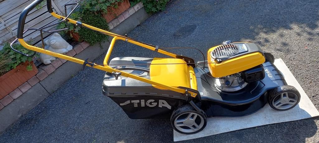 STIGA ZELFTREKKER BENZINE GRASMAAIER  48CM, Tuin en Terras, Ophalen