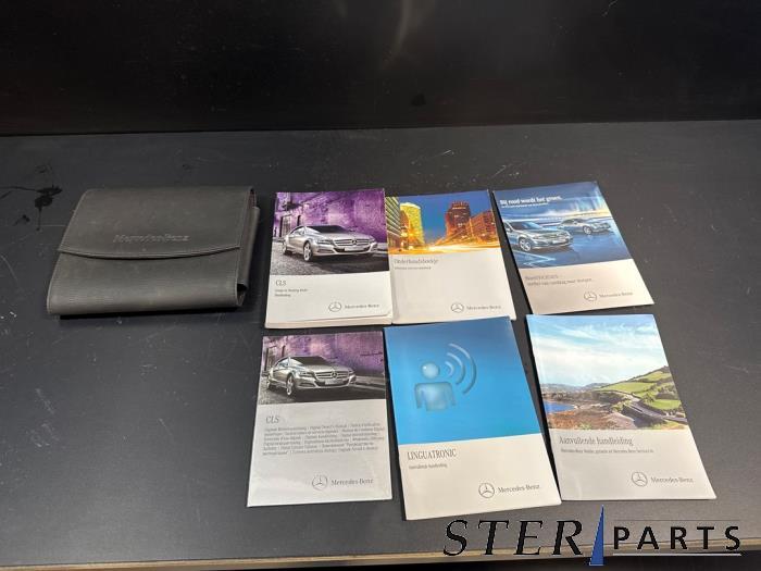 Instructie Boekje van een Mercedes CLS-Klasse, Gebruikt, -, Ophalen of Verzenden, -
