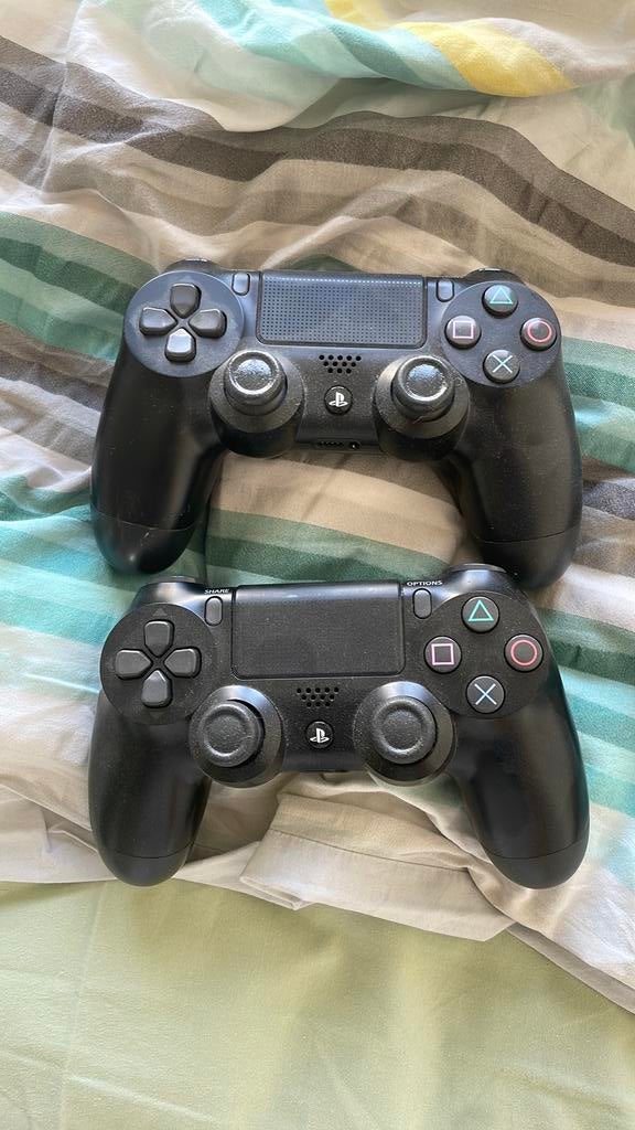 Lot de 2 manettes dualshocks PS4 – tres bon état général, Games en Spelcomputers, Gebruikt, Ophalen of Verzenden, Controller, PlayStation 4