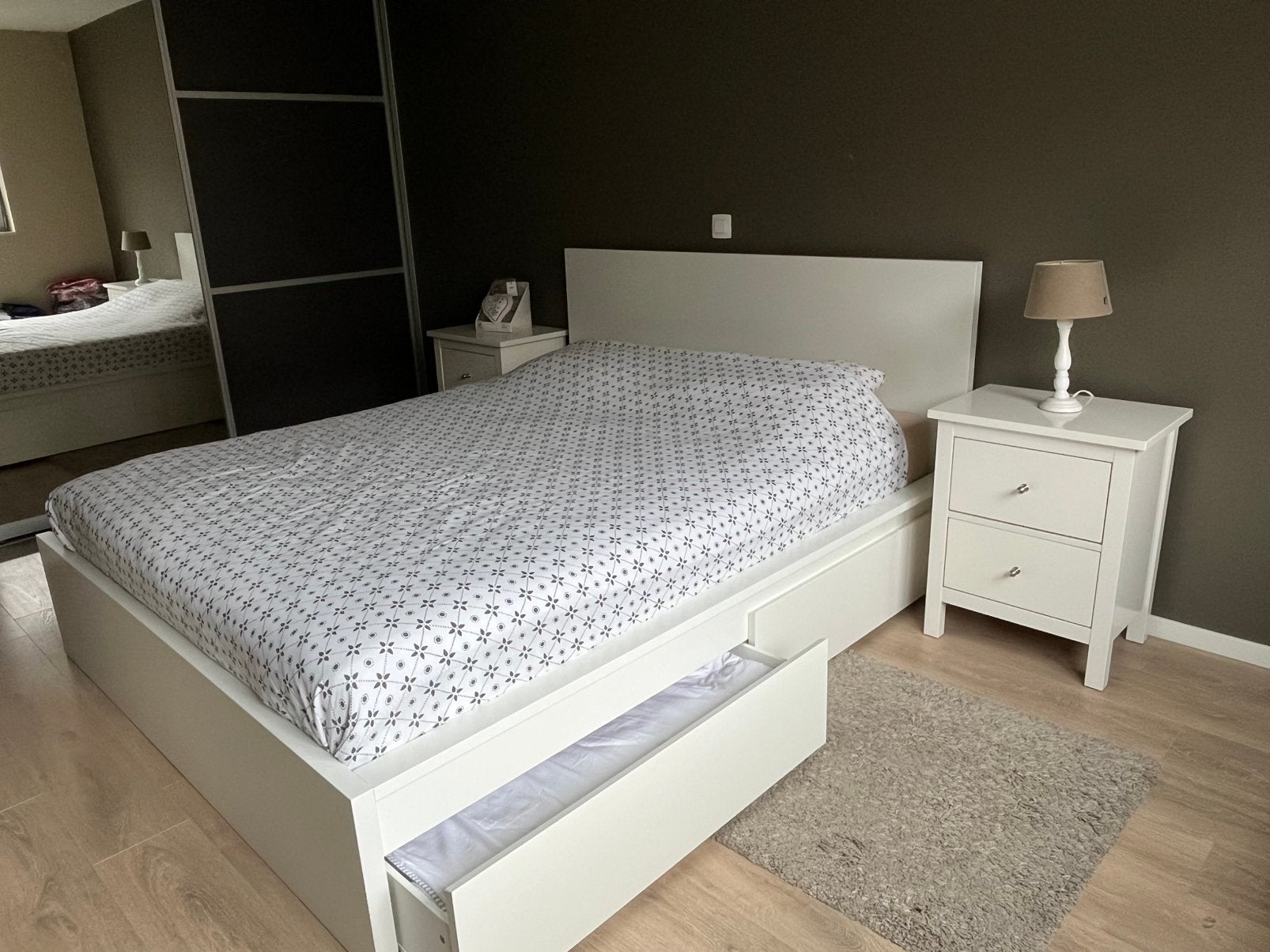 Bed + 2 nachtkastjes + commode, Huis en Inrichting, Ophalen, Gebruikt, Tweepersoons, Modern