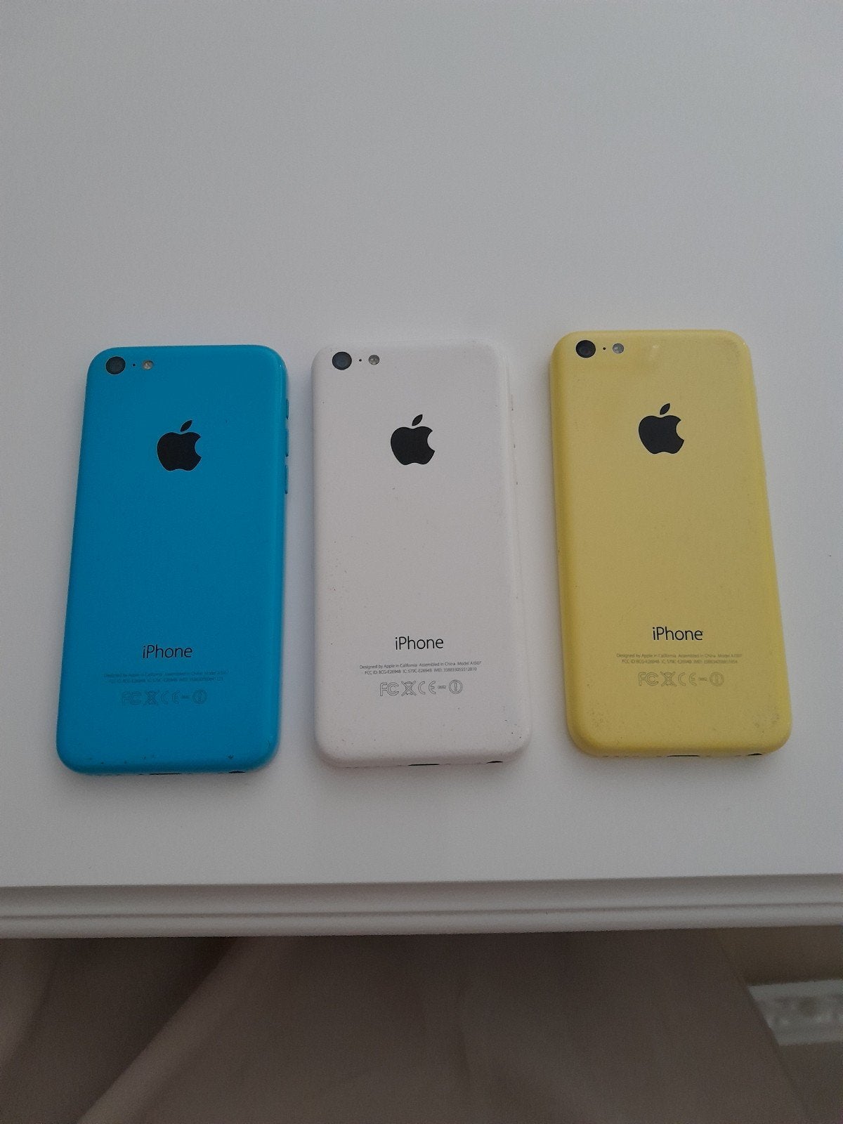 3 iPhones 5C à vendre — belles couleurs, Enlèvement ou Envoi, IPhone 5C, Bleu
