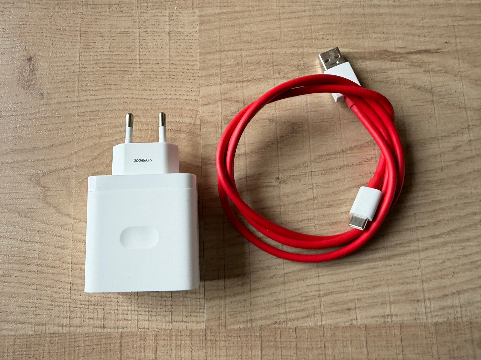 Chargeur SuperVOOC OnePlus 67W original à vendre, Télécoms, Enlèvement ou Envoi, Comme neuf, Autres marques