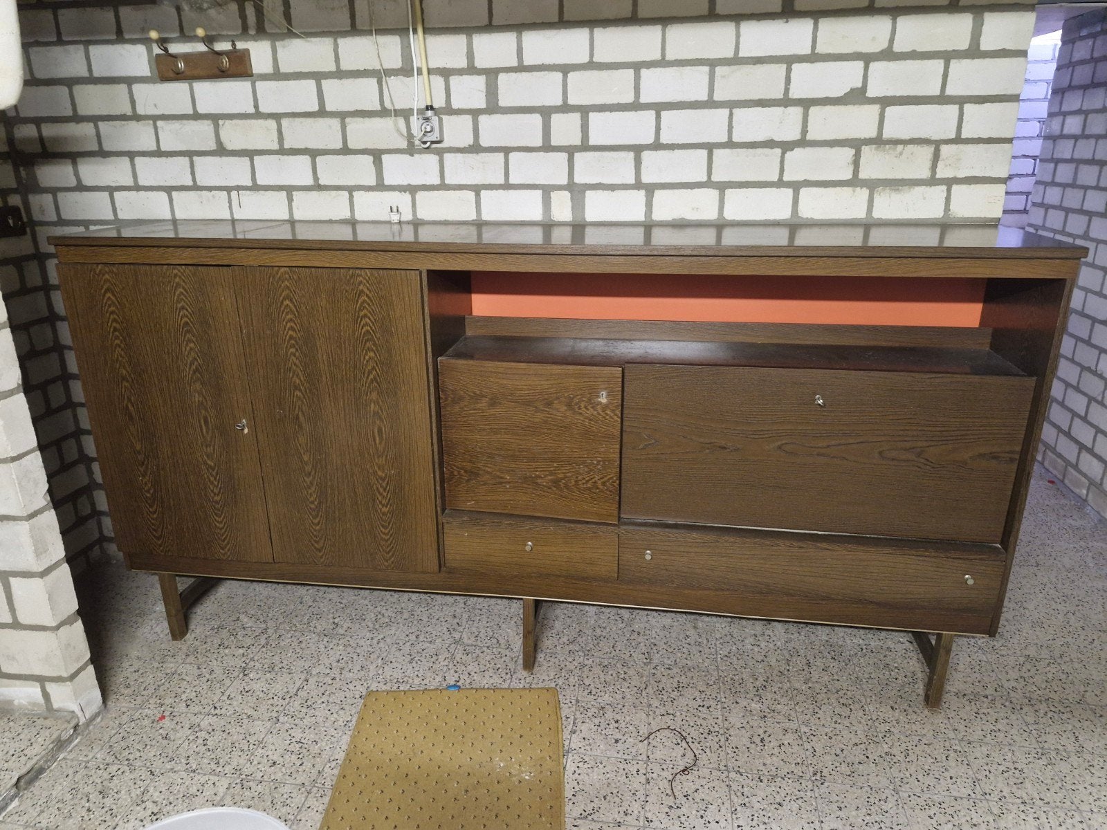 Twee kasten en pingpong tafel gratis af te halen, Enlèvement