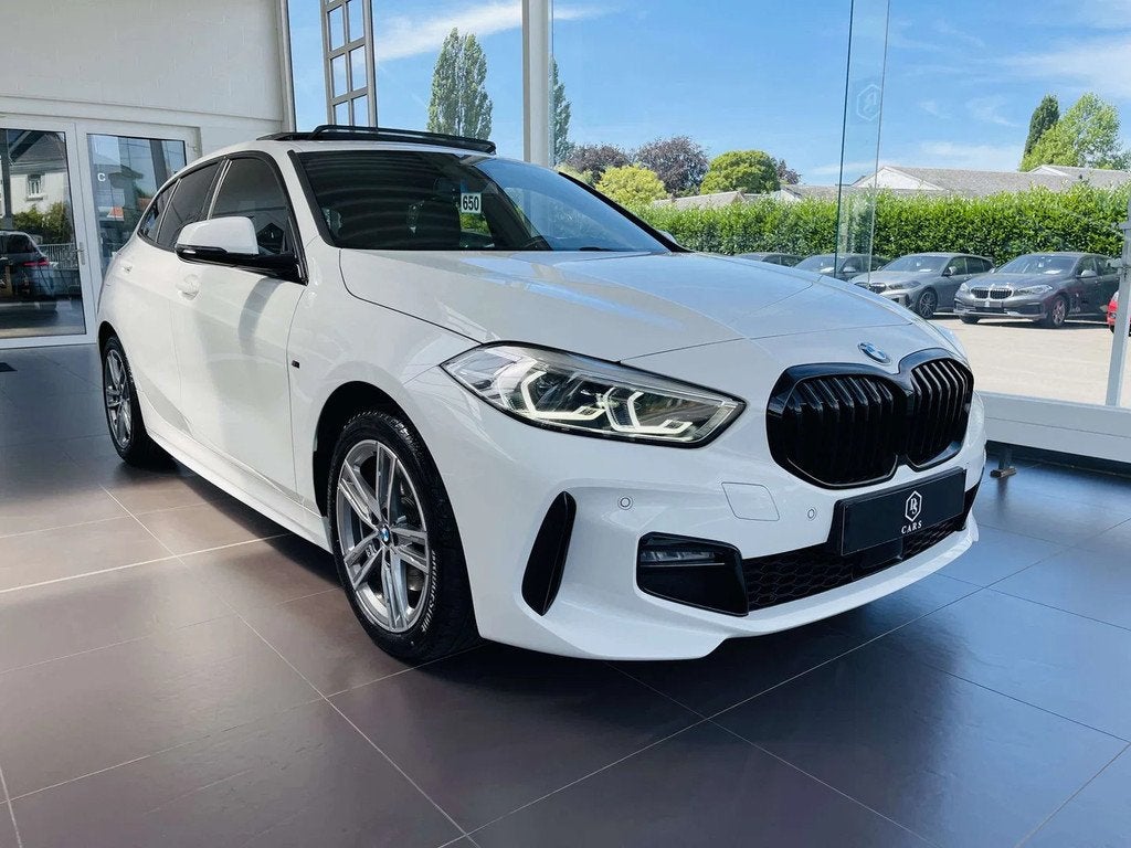 BMW 1 Serie 118 iA * GARANTIE + PACK M + TOIT PANO + LED + G, 1 Reeks, Gebruikt, Zwart, Lichtsensor