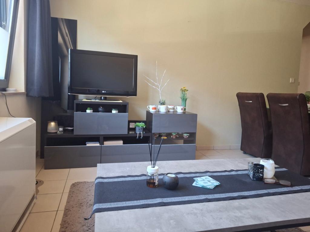 TV, meuble TV, table basse, table à manger/chaises, micro-on, Enlèvement