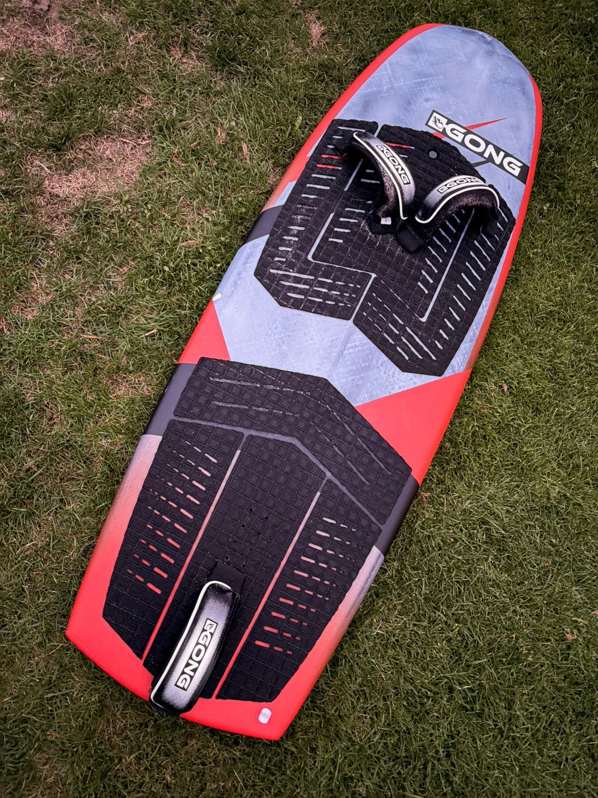 Gong Kitefoil board 28L 4’6  foil, Sports nautiques & Bateaux, Déjouer, Enlèvement, Comme neuf, Planche de kite