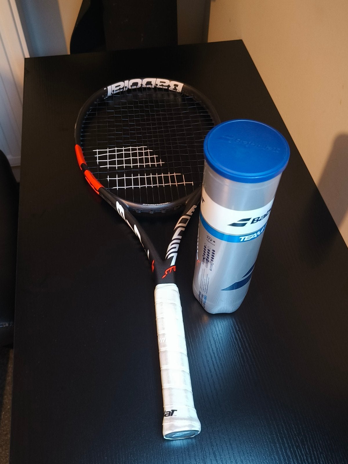 Babolat Boost Strike tennis racket + 4 tennis ballen, Sport en Fitness, L2, Ophalen of Verzenden, Zo goed als nieuw, Racket