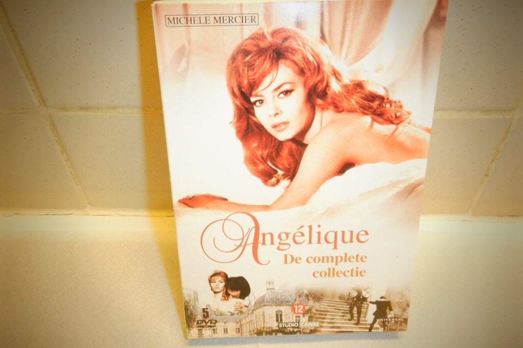 DVD BOX DE Complete Collectie Angelique.( 5DVD'S), Actie, Ophalen of Verzenden, Zo goed als nieuw, Extra's