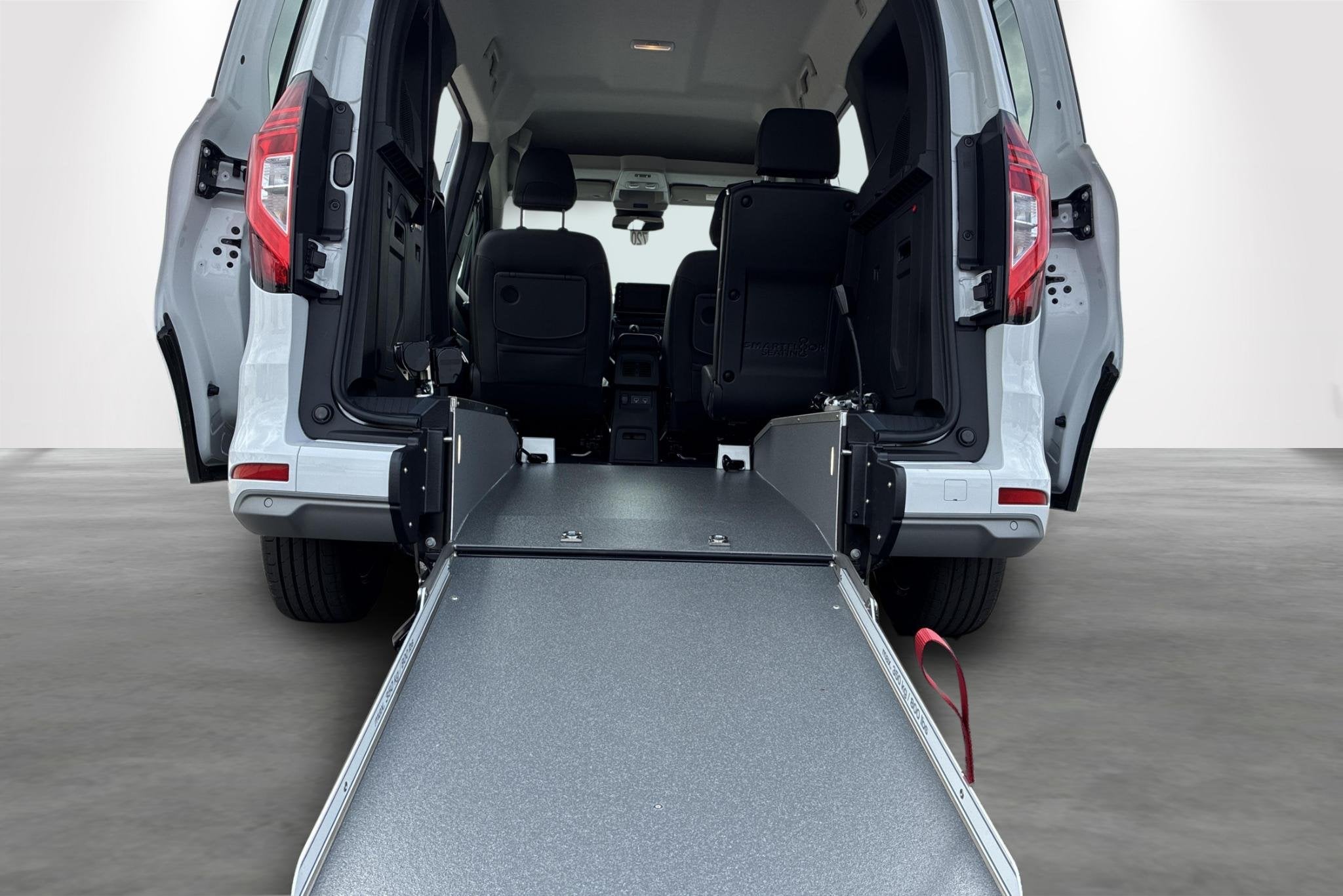Nissan Townstar L1H1 DIG-T 130 AT Tekna Ombouw rolstoelvervo, 4 cilinders, Wit, 5 zetels, 1475 kg