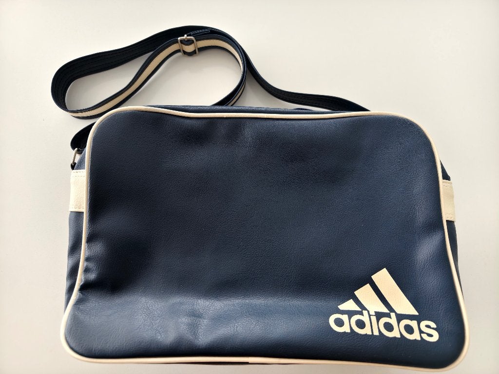 diverse schoudertassen ( adidas converse hollister )s, Ophalen of Verzenden, Gebruikt, Blauw