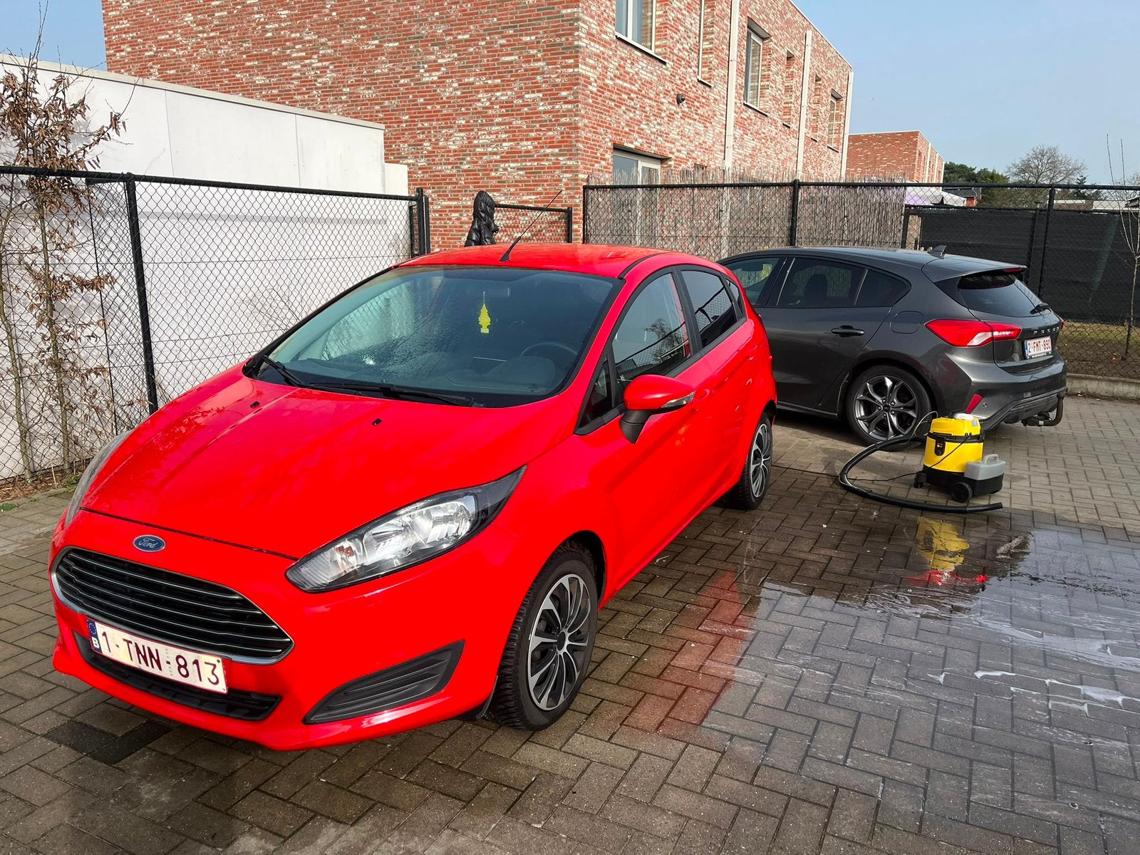Ford Fiesta 1.2 Benzine –2014– Nette auto met enkele opties, Bluetooth, Bedrijf, Handgeschakeld, Rood