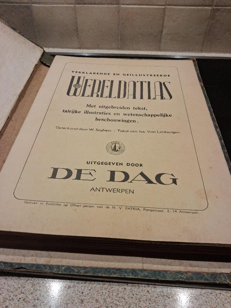 Oude verklarende en geillustreerde wereldatlas, Antiek en Kunst, Ophalen