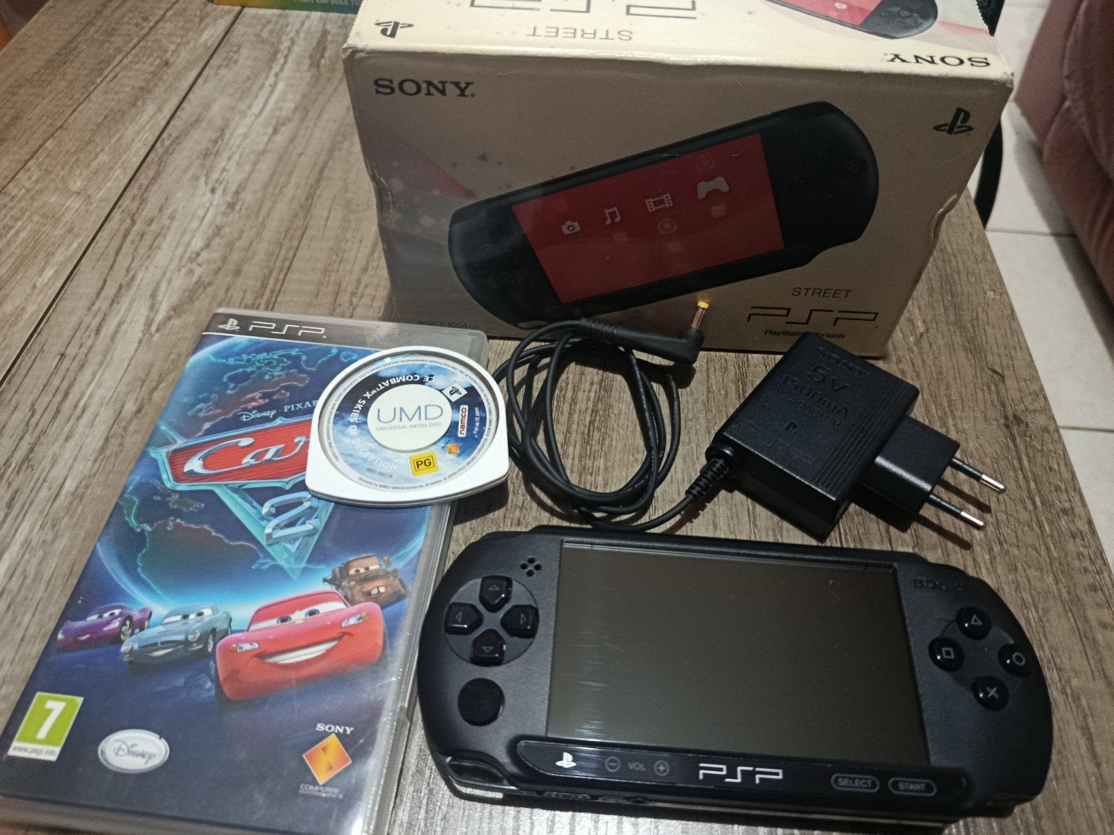 PSP-E1004, Consoles de jeu & Jeux vidéo, Enlèvement ou Envoi, Noir, PSP