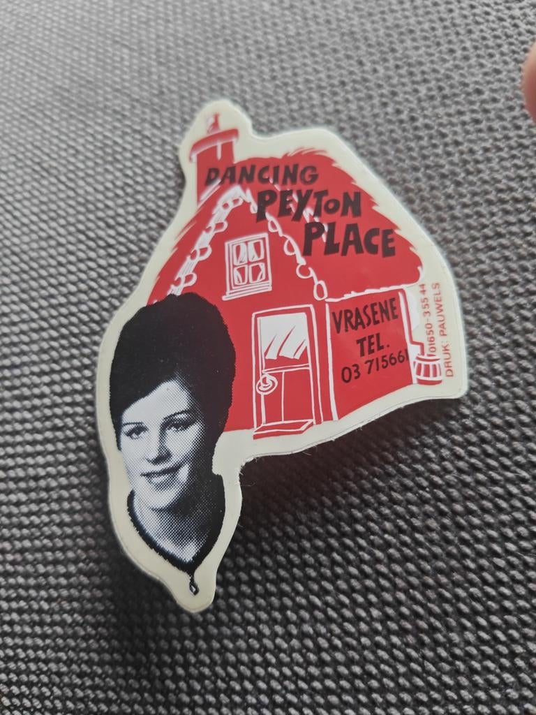 Sticker dancing Peyton Palace, Ophalen