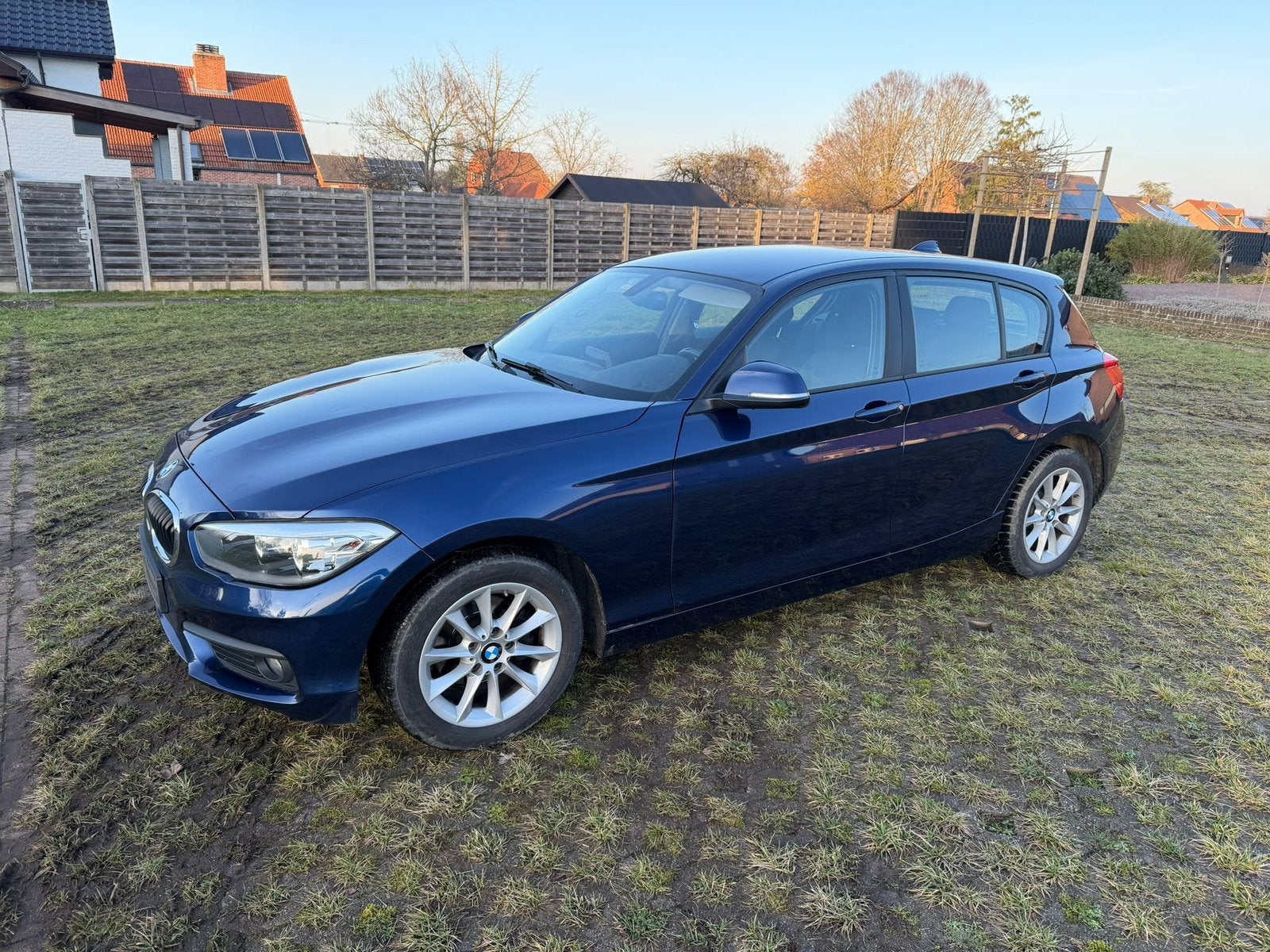 BMW 116i Hatchback – 2018 – 154.000 km  Keuring Voor Verkoop, Auto's, BMW, Voorwielaandrijving, 4 deurs, Blauw, Bluetooth