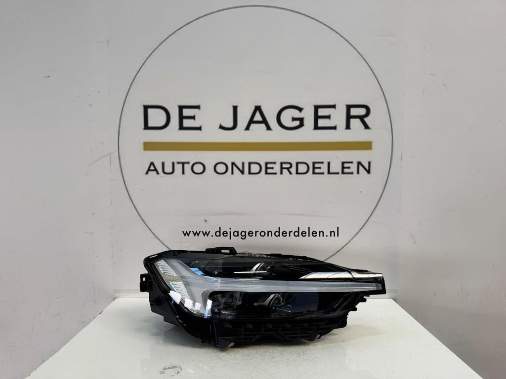 Phare central LED VOLVO XC60 2 VOLTS, droit, 32337379, Gunnar Engellaus vag 8
405 31  Gothenburg, SE, Info@volvocars.com, Volvo Car Corporation