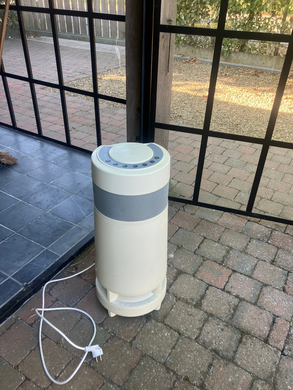 Haut-parleur Outcast avec batterie, Enlèvement, Utilisé, 60 à 120 watts, Enceinte portable
