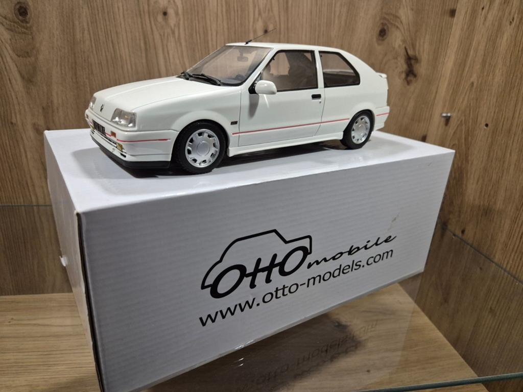 ZEER ZELDZAME OTTO MOBILE OT654, RENAULT 19 16S,  WIT, Hobby en Vrije tijd, Modelauto's | 1:18, Zo goed als nieuw, Auto, OttOMobile