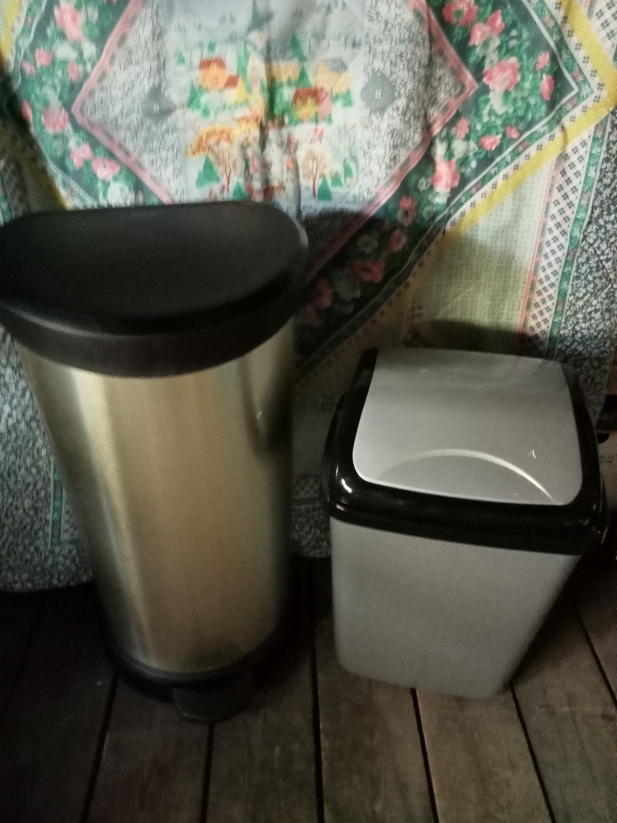 2 Poubelles,prix 25€ Les 2, Huis en Inrichting, Ophalen