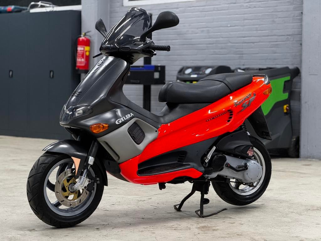Gilera Runner 50cc 2t (Piaggio Fluo Rosso Runner 50cc 2 takt, Ophalen, Tweetakt, Zip, Zo goed als nieuw