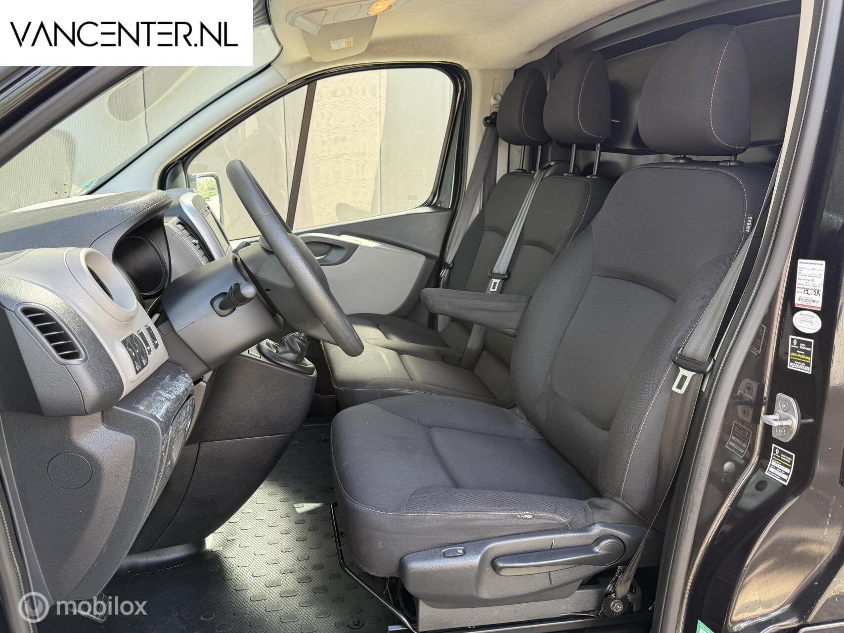 Renault Trafic L2 1.6 dCi 120PK Airco 2x Schuifd. Zwart Bank, Auto's, Voorwielaandrijving, Stof, 4 cilinders, Renault
